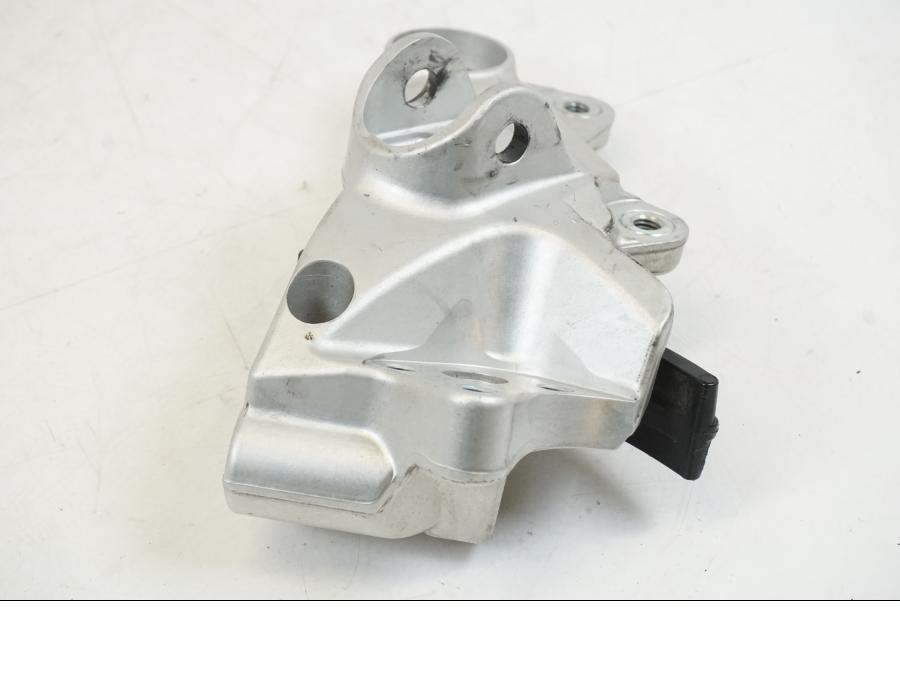 Höger sida på Fotpinnefäste från en Husqvarna 701 Supermoto -2020 motorcykel.