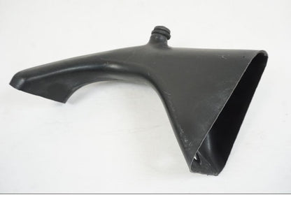 Framsidan på Luftintag från en Yamaha XJR 1300 -2007 motorcykel.