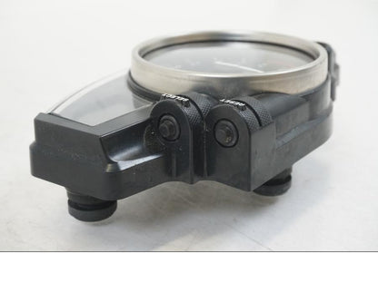 Baksidan på Instrumentpanel från en Yamaha YZF 1000 R1 -2004 motorcykel.