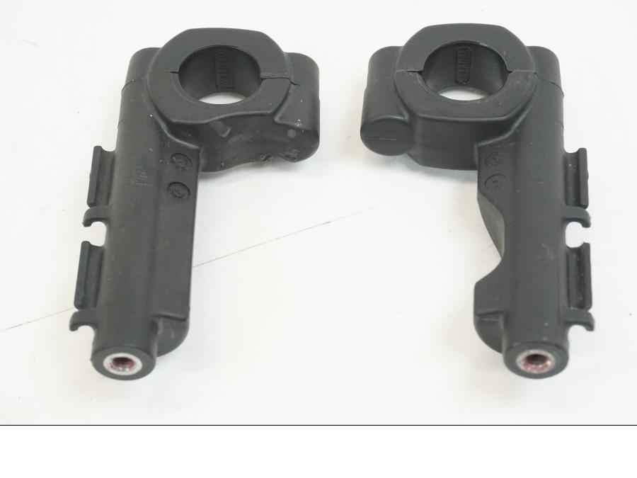 Baksidan på Handskyddsbågar från en Ducati Hyperstrada -2013 motorcykel.