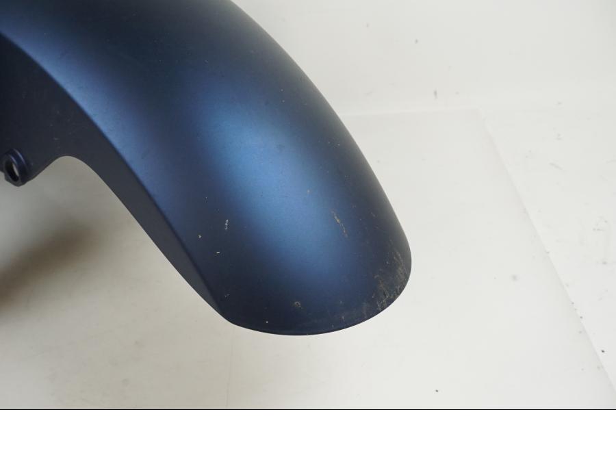 Snett nerifrån på Framskärm från en Yamaha FJR 1300 -2018 motorcykel.