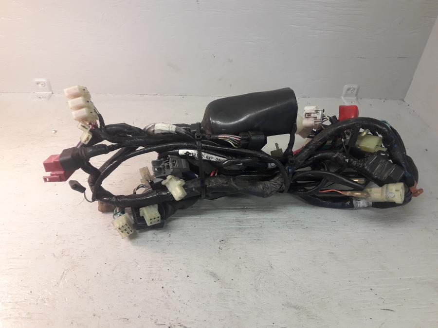 Framsidan på Kabelstam från en Honda CBR 125 R -2008 motorcykel.