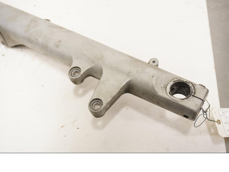 Baksidan på Gaffelben från en BMW R 1150 RS -2002 motorcykel.