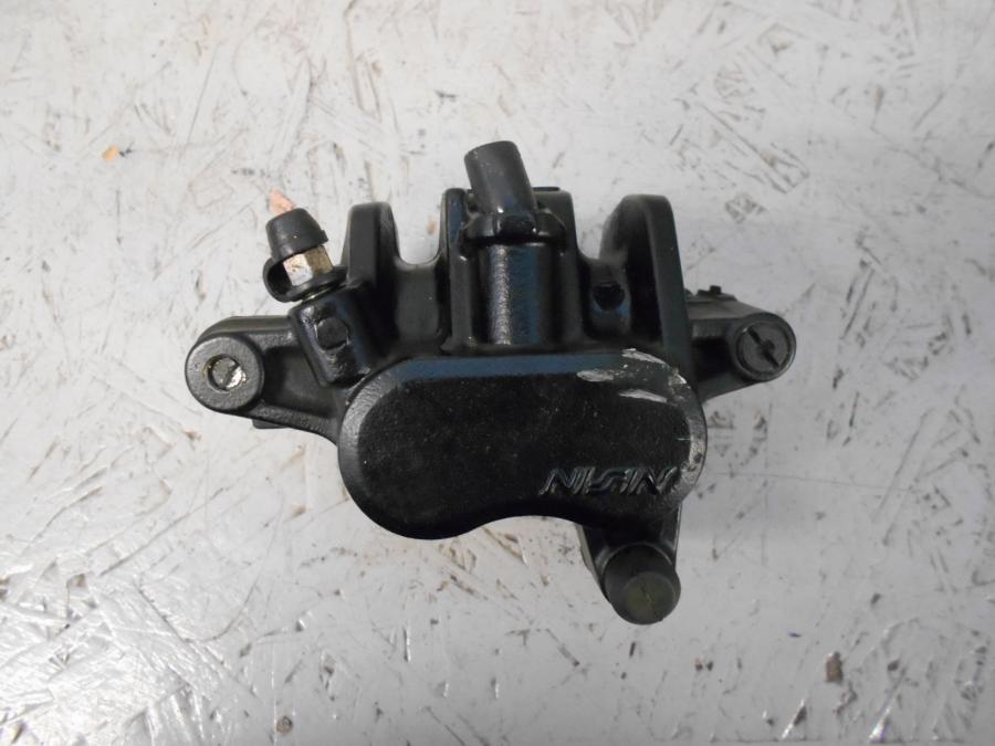 Framsidan på Bromsok från en Triumph Bonneville -2001 motorcykel.