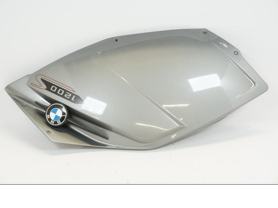 Höger sida på Sidkåpa från en BMW K 1200 S -2006 motorcykel.