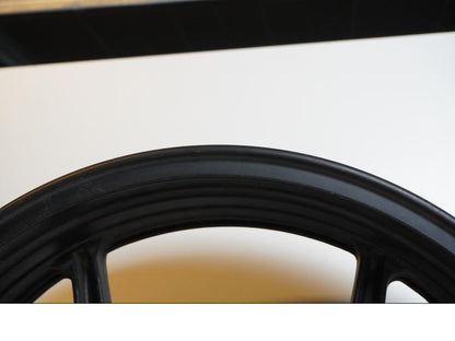 Extrabild1 på Fälg från en Kawasaki Z 750 -2009 motorcykel.