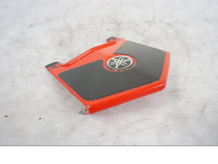 Framsidan på Bakvinge från en Yamaha YZF-R 125 -2008 motorcykel.