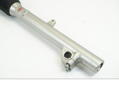 Snett uppifrån på Gaffelben från en Kawasaki KLX 230 -2019 motorcykel.