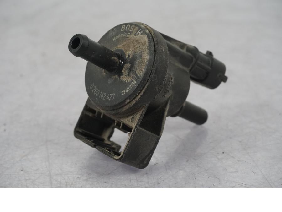 Framsidan på Fuel Evap System från en KTM 1290 Super Adventure R -2018 motorcykel.