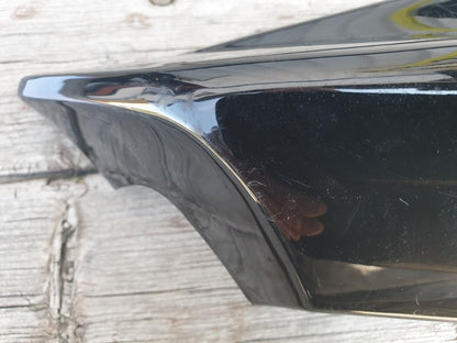 Snett uppifrån på Bakvinge från en Yamaha FZ-S 600 -2001 motorcykel.