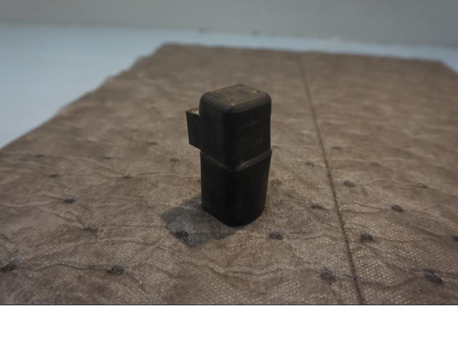 Framsidan på Relä från en Suzuki DR 650 -1997 motorcykel.