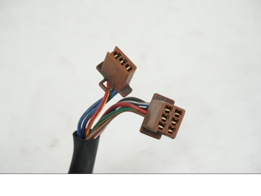 Snett uppifrån på Styrelreglage från en Yamaha XJR 1300 -2002 motorcykel.