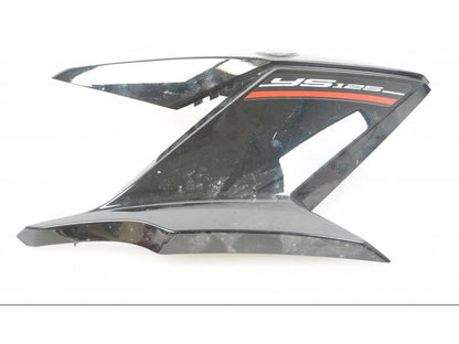 Vänster sida på Kylarvinge från en Yamaha YS125 -2018 motorcykel.