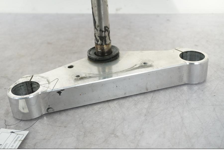 Snett nerifrån på Gaffelkrona från en Kawasaki VN 1500 -1996 motorcykel.