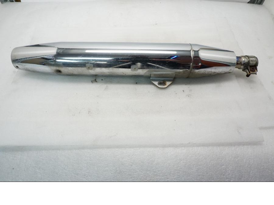 Framsidan på Ljuddämpare från en Yamaha XVS 650 -1999 motorcykel.