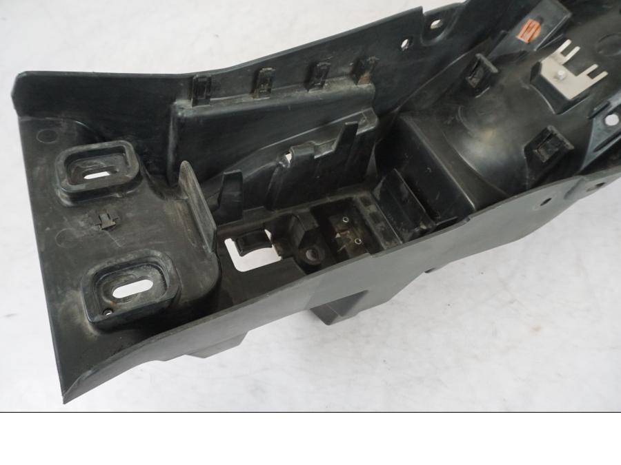 Baksidan på Undertail från en Triumph Tiger Explorer -2013 motorcykel.