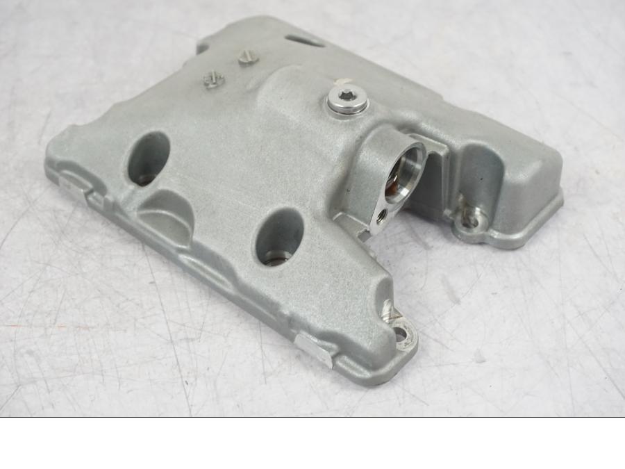 Framsidan på Oljetråg från en BMW F 750 GS -2020 motorcykel.