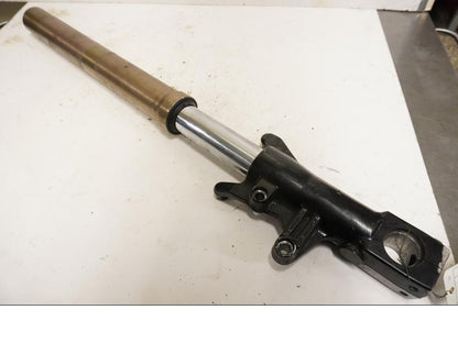 Framsidan på Gaffelben från en Kawasaki ZXR 750 -1993 motorcykel.