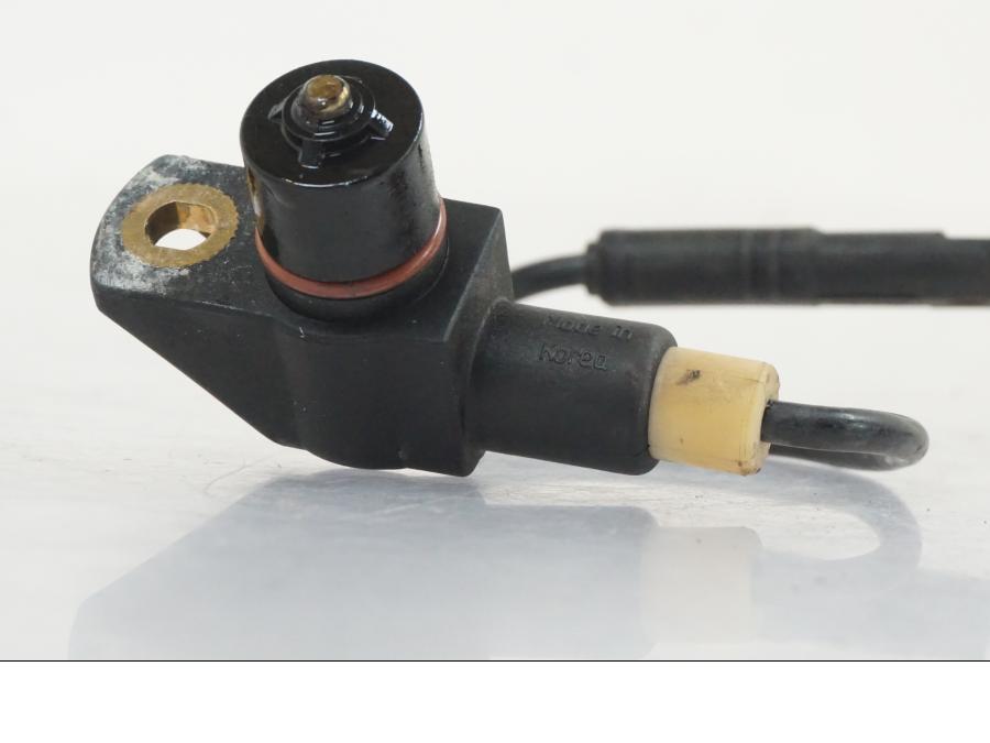 Baksidan på Vevaxelsensor från en BMW F 800 GS -2008 motorcykel.