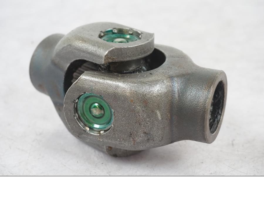 Framsidan på Kardanknut från en Honda NT 650 V -2002 motorcykel.