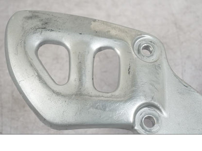 Extrabild1 på Fotpinnefäste från en Suzuki GSX 1300 RX -1999 motorcykel.