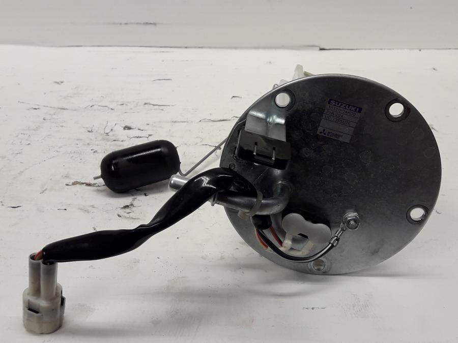 Baksidan på Bensinpump insprut från en Suzuki GSX-S 1000 -2018 motorcykel.