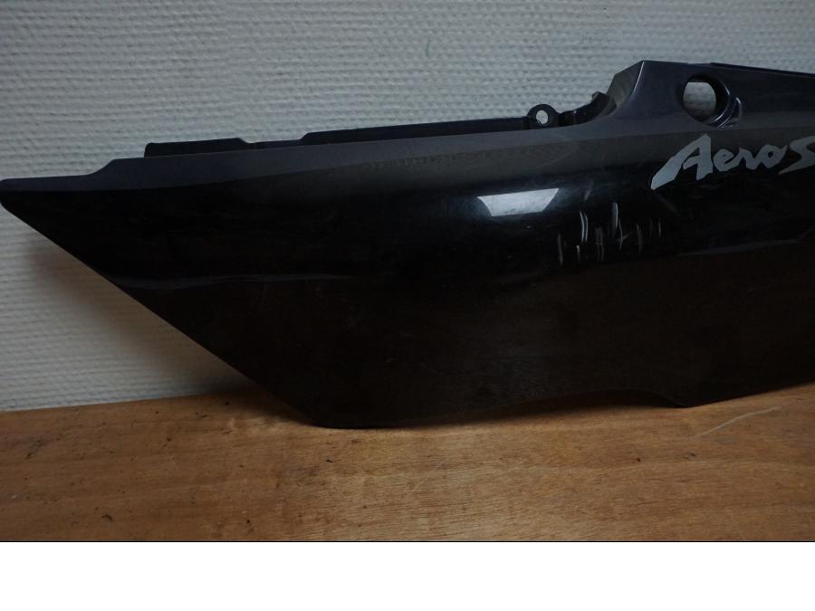 Baksidan på Bakvinge från en Yamaha FZR 600 -1991 motorcykel.