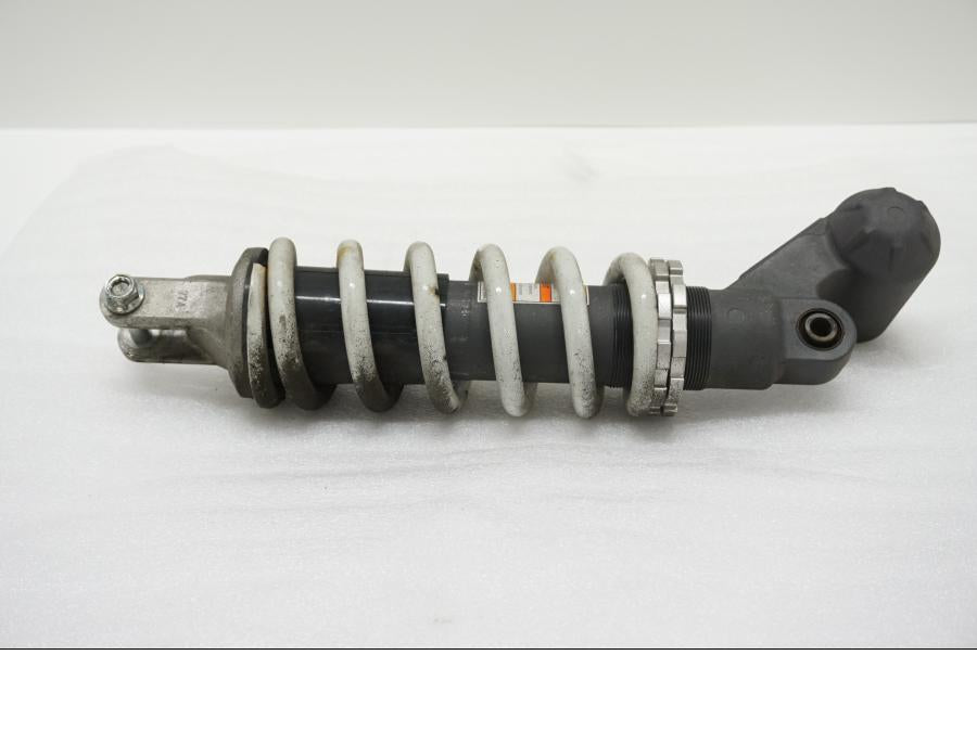 Baksidan på Stötdämpare från en Suzuki GSX 1300 BK -2008 motorcykel.