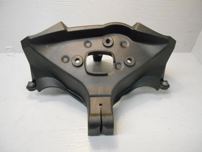 Baksidan på Toppkåpstag från en Yamaha YZF-R 125 -2012 motorcykel.