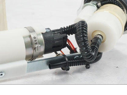 Extrabild3 på Bensinpump insprut från en MV Agusta Dragster -2014 motorcykel.