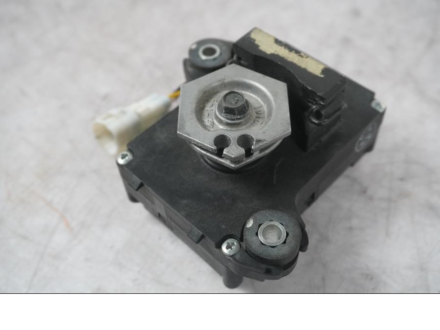 Vänster sida på Avgasspjällmotor från en Kawasaki ZX-10R -2008 motorcykel.