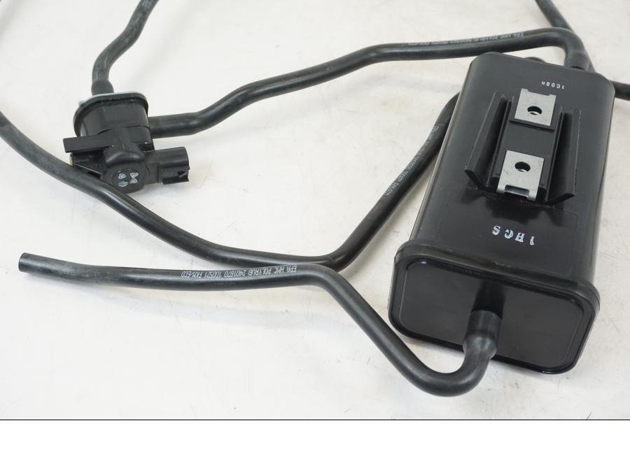 Extrabild1 på Bensintanksavluftare från en Triumph Speed Triple -2021 motorcykel.