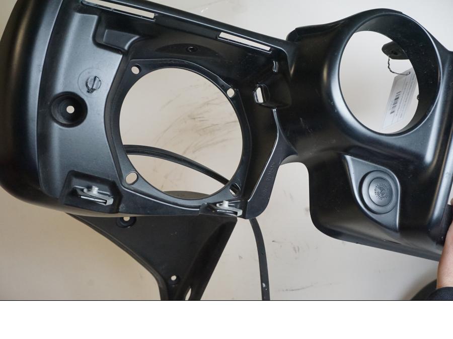 Extrabild5 på Instrumentpanelkåpa från en Indian Chieftain Dark Horse -2019 motorcykel.