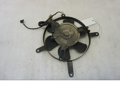 Framsidan på Vattenkylfläkt från en Honda CBR 1100 XX -1998 motorcykel.