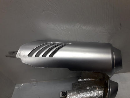 Höger sida på Ljuddämpardekor från en Yamaha FZ-6 -2004 motorcykel.