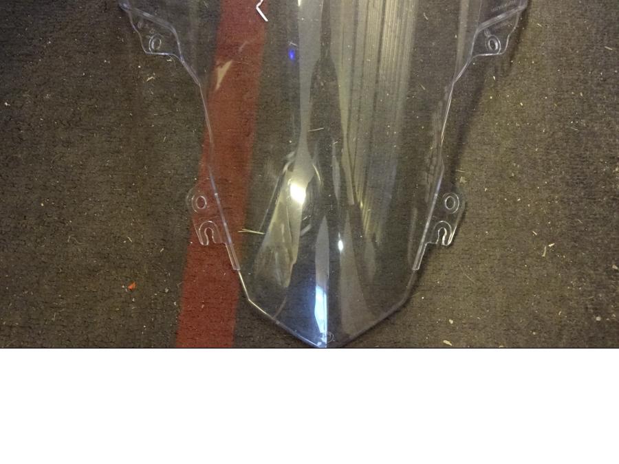 Höger sida på Vindruta från en BMW S 1000 RR -2015 motorcykel.