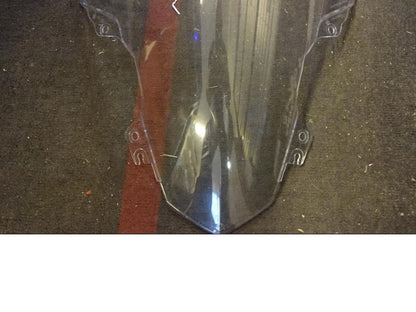 Höger sida på Vindruta från en BMW S 1000 RR -2015 motorcykel.