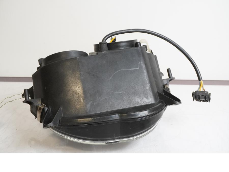 Snett uppifrån på Strålkastare från en BMW R 1100 S -2003 motorcykel.