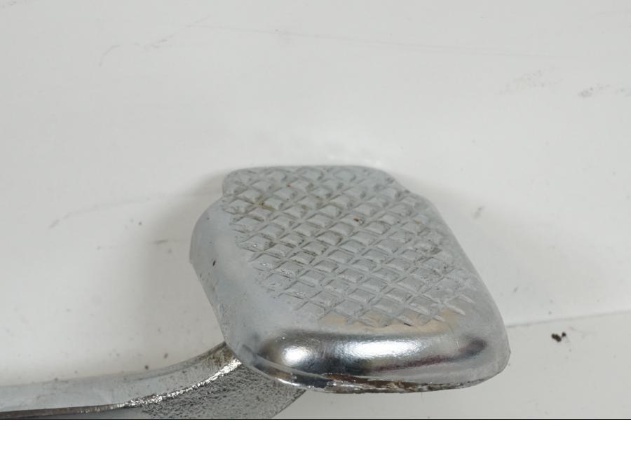 Höger sida på Bromspedal från en Yamaha XJ 900 S -1997 motorcykel.