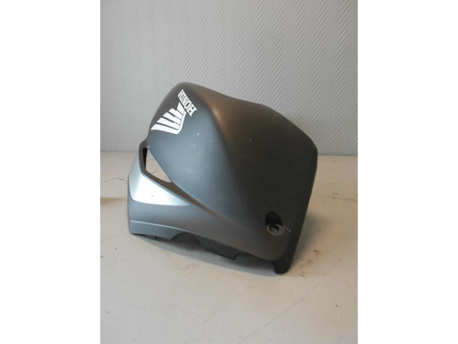 Vänster sida på Bensintankskåpa från en Honda NC 750 S -2017 motorcykel.