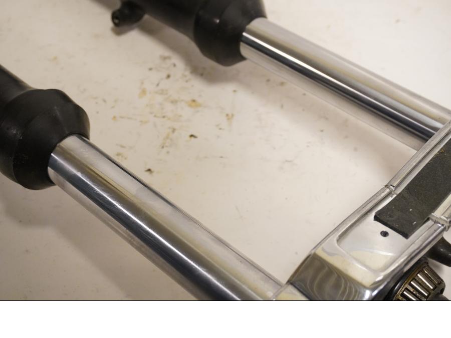 Snett uppifrån på Gaffelpaket från en Suzuki GSX 400 -1984 motorcykel.