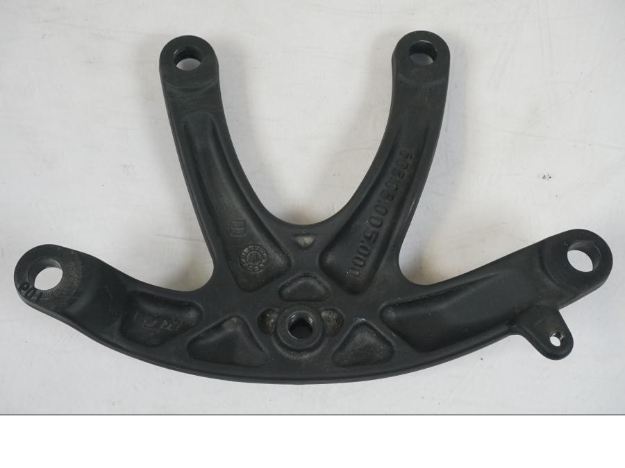 Höger sida på Motorfäste från en KTM 1290 Super Duke R -2018 motorcykel.