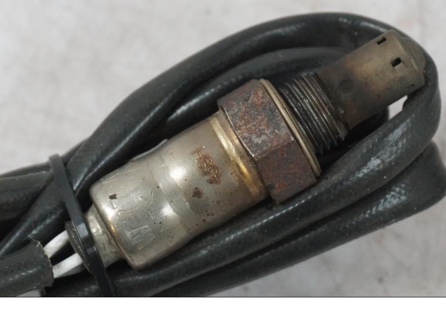 Vänster sida på Lambdasond från en BMW K 1600 GTL -2015 motorcykel.