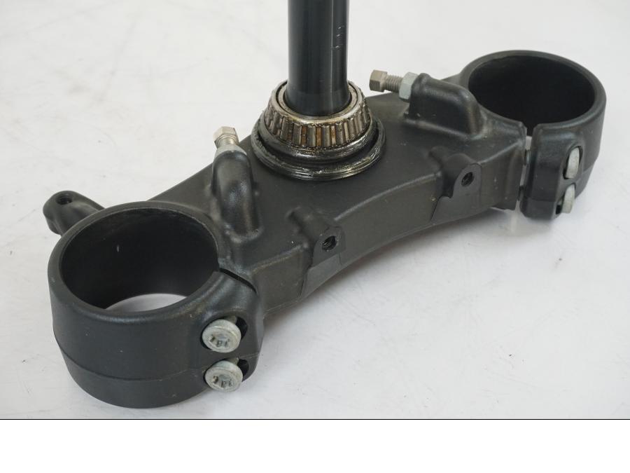 Höger sida på Gaffelkrona från en KTM 1290 Super Duke R -2015 motorcykel.