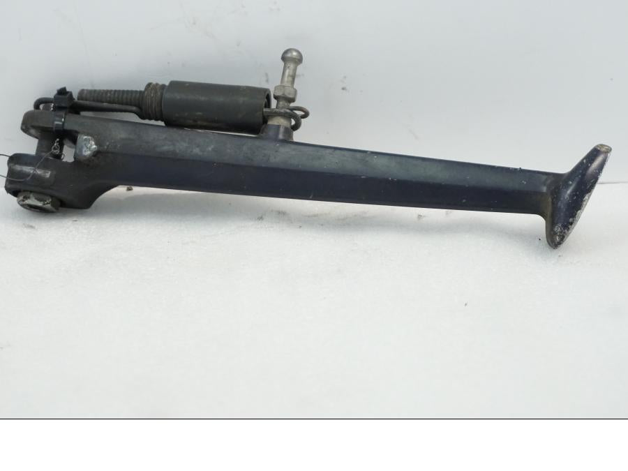 Baksidan på Sidostöd från en Aprilia RSV 1000 -2010 motorcykel.