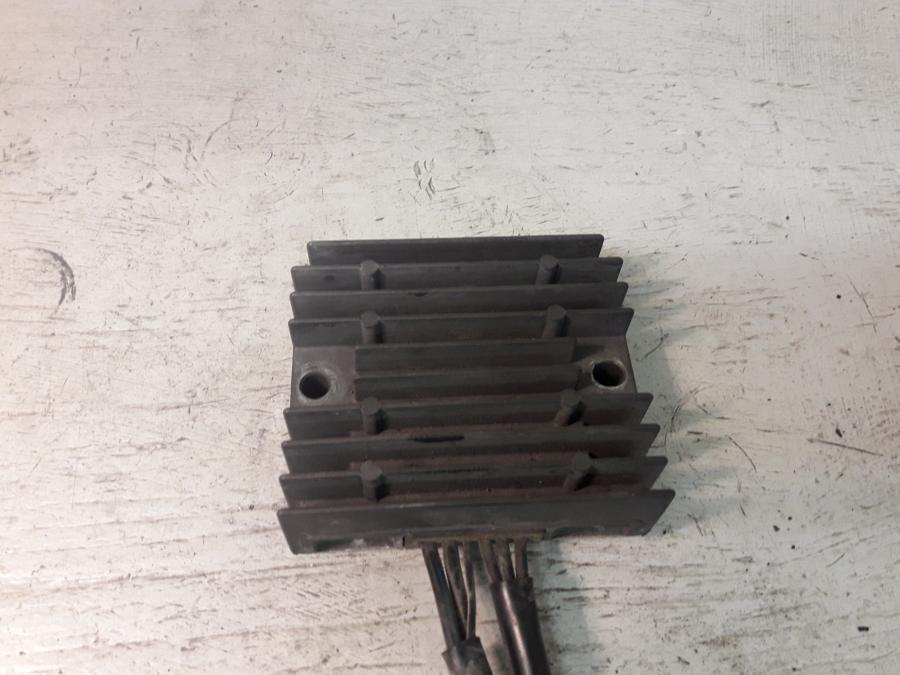 Framsidan på Likriktare från en Kawasaki ZX-6R -2008 motorcykel.