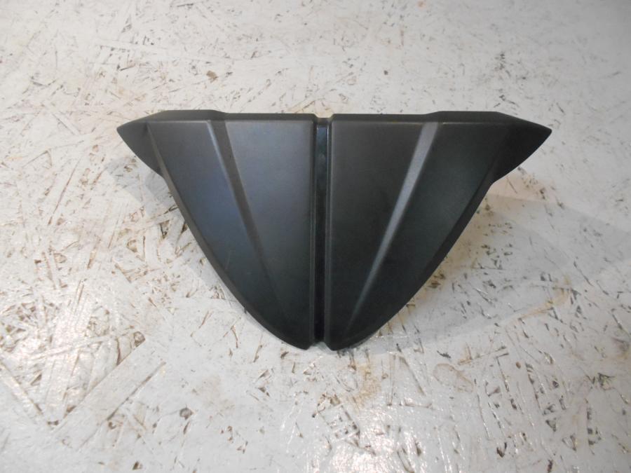 Baksidan på Instrumentpanelsfäste från en Ducati 848 -2013 motorcykel.