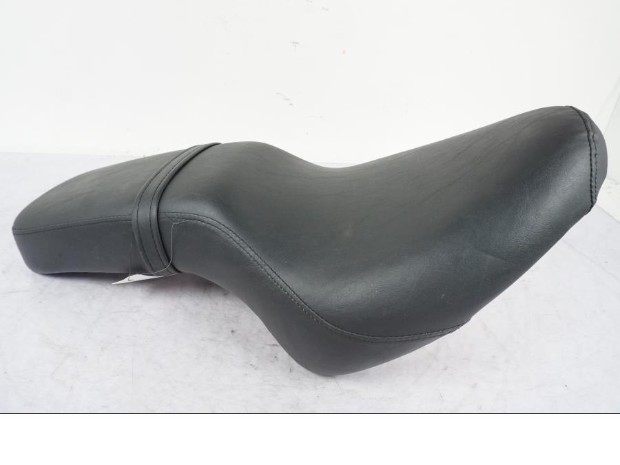 Framsidan på Sadel från en Honda VT 600 C -1998 motorcykel.