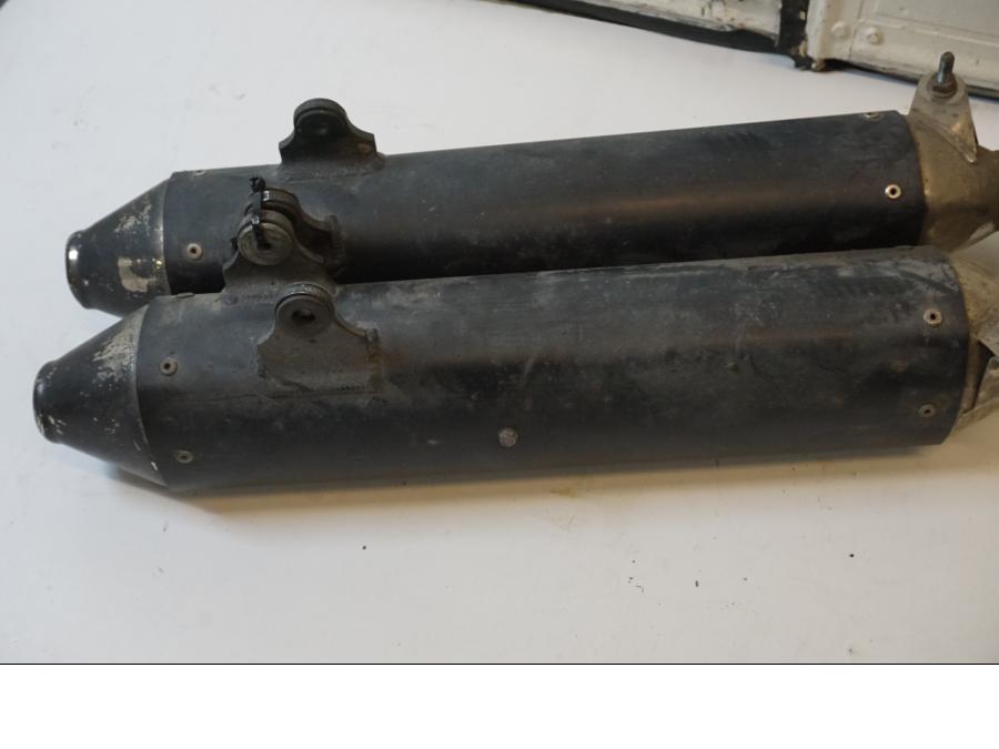 Snett uppifrån på Ljuddämpare från en KTM 640 Duke -2001 motorcykel.