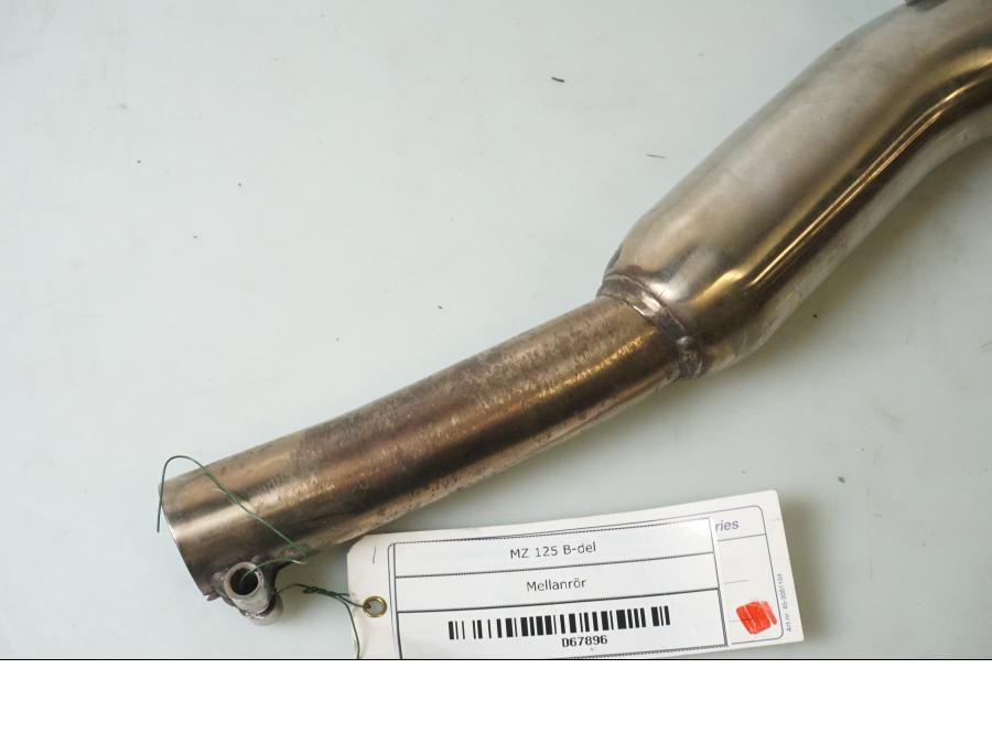 Baksidan på Mellanrör från en MZ 125 -2003 motorcykel.